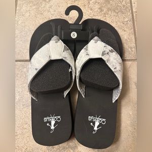 Corky’s Women SZ 8 White Silver Summer Flip Flops New